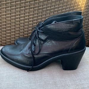 Camper ankle chukka boots with heel